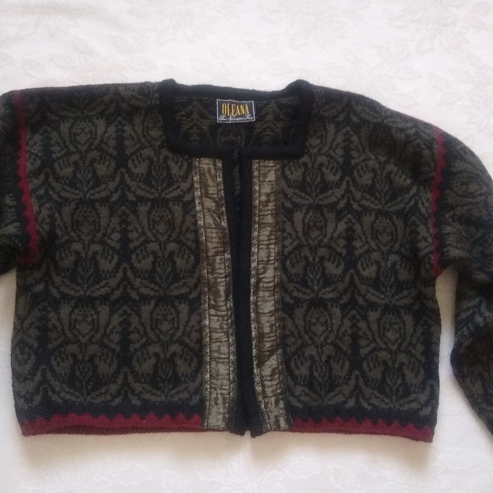 Oleana Norwegian wool scandinavian boxy cropped knit cardigan jacket preppy